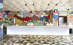 MaxOneHotels.com@Dharmahusada - Surabaya